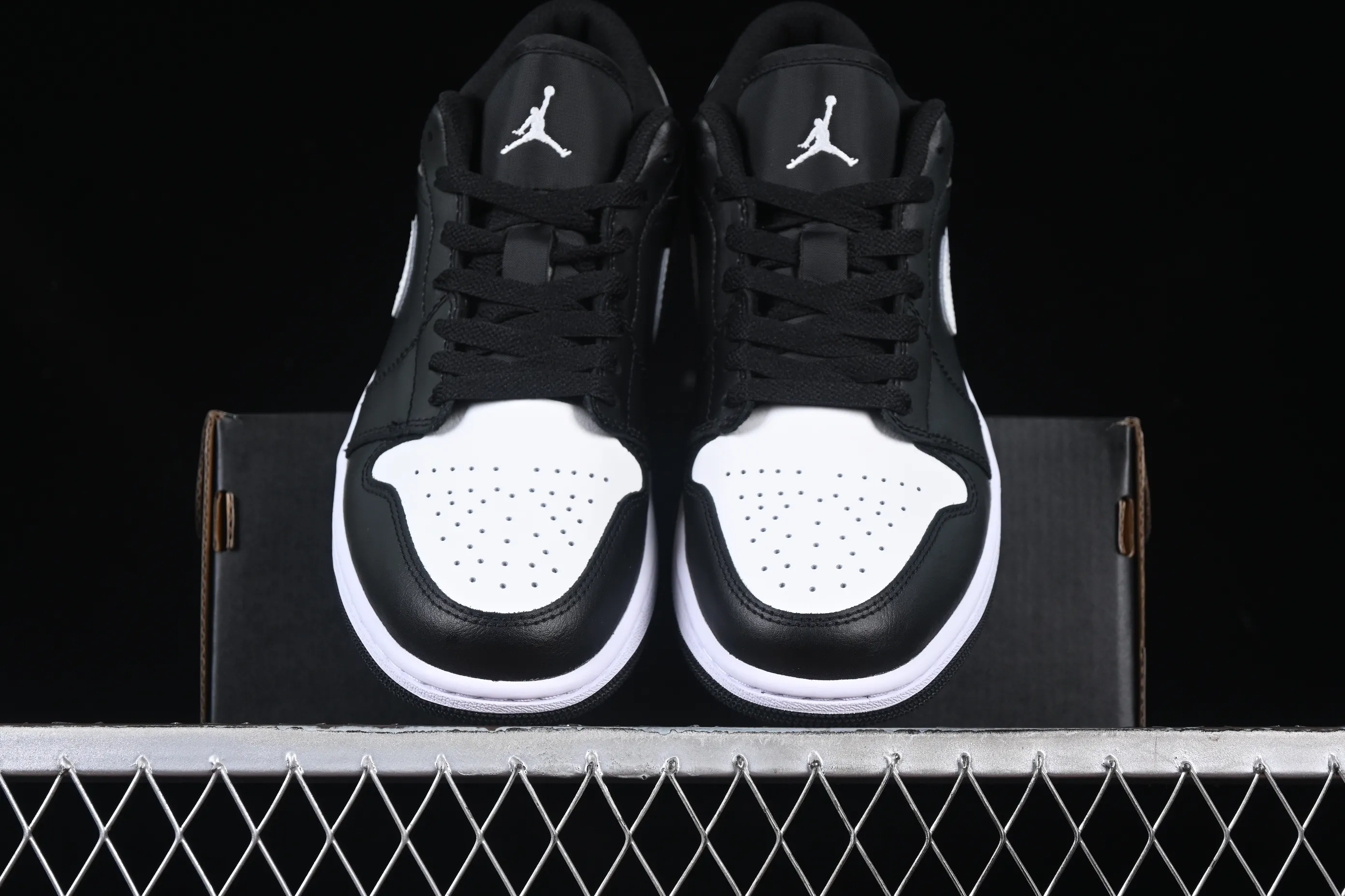 All categories Air Jordan Jordan series basketball shoes Air Jordan 1 Low G version pure original Air Jordan 1 Low AJ1 Joe 1 black and white low-top retro basketball shoes 553558-043